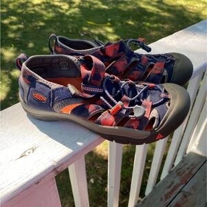 KEEN Kids' Sandals size 4 youth